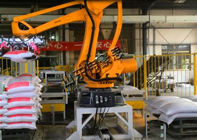 尿素自動(dòng)機(jī)械手碼垛機(jī) 機(jī)器人碼垛機(jī)制造