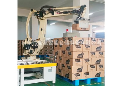 礦泉水智能裝箱碼垛線 機械手碼垛機客戶現(xiàn)場