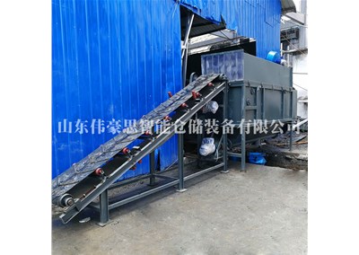 袋裝草酸自動(dòng)拆包機(jī)減少了粉塵污染