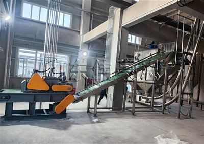 白炭黑自動破袋機有何特點？